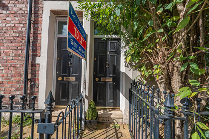 3 Bedroom Flat For Sale In Windsor Avenue, Bensham, Gateshead, NE8