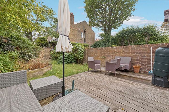 2 Bedroom Flat For Sale In Upper Richmond Road, West Putney, SW15