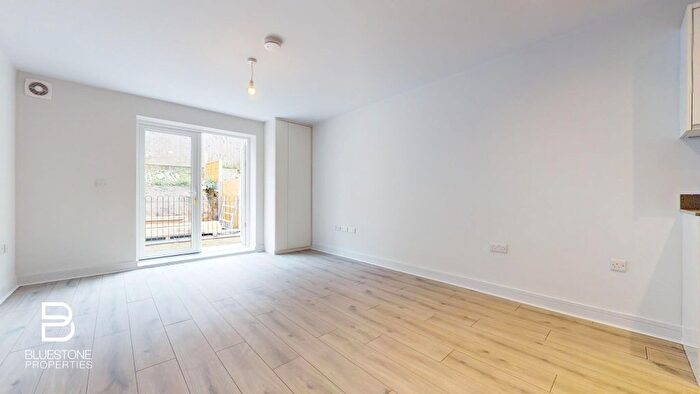 3 Bedroom Flat To Rent In Temple Road, Croydon, CR0