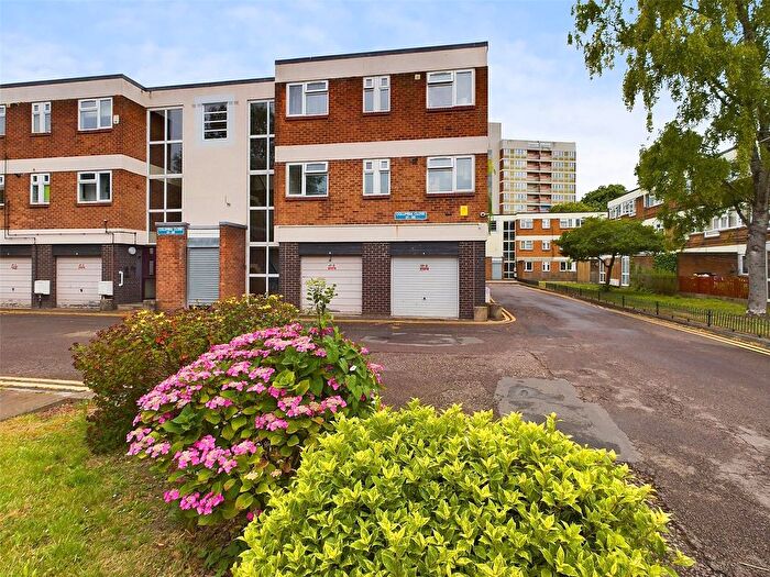 1 Bedroom Flat For Sale In Columbia Close, Gloucester, Gloucestershire, GL1