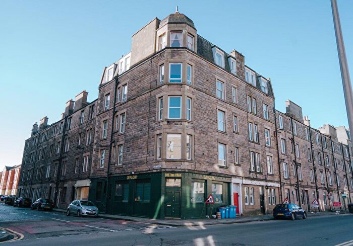 2 Bedroom Flat For Sale In / Salamander Street, Leith, Edinburgh, EH6