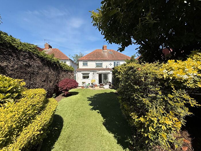 4 Bedroom Semi Detached House To Rent In Hayes, UB3