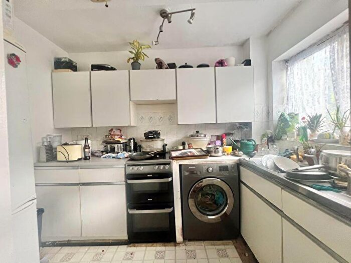 1 Bedroom Flat For Sale In Herbert Road, High Wycombe, HP13