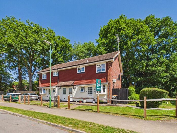 1 Bedroom Maisonette For Sale In Wickhurst Gardens, Broadbridge Heath, RH12