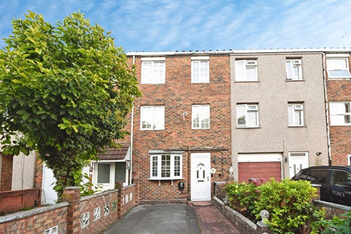 4 Bedroom Terraced House For Sale In Mimosa Close, Romford, RM3