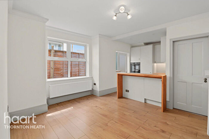 3 Bedroom Maisonette For Sale In Mersham Road, Thornton Heath, CR7