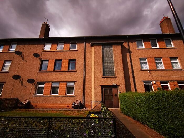 2 Bedroom Flat To Rent In Balmullo Square, Douglas And Angus, Dundee, DD4