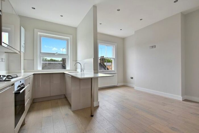 3 Bedroom Flat To Rent In Kilburn Lane, London, W10