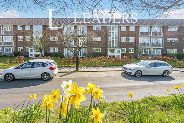 2 Bedroom Flat To Rent In North Walls, Chichester, PO19