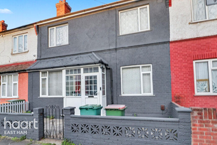 3 Bedroom Terraced House For Sale In Leader Avenue, London, E12