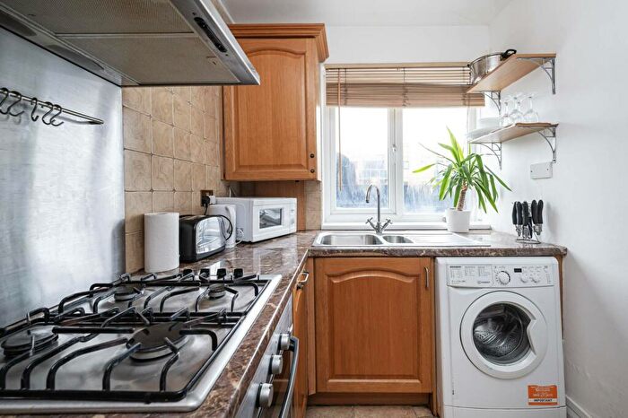 2 Bedroom Flat For Sale In Commercial Road, Whitechapel, London, E1
