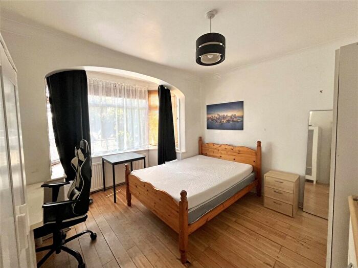 1 Bedroom Apartment To Rent In Park Avenue, Park Royal, NW10
