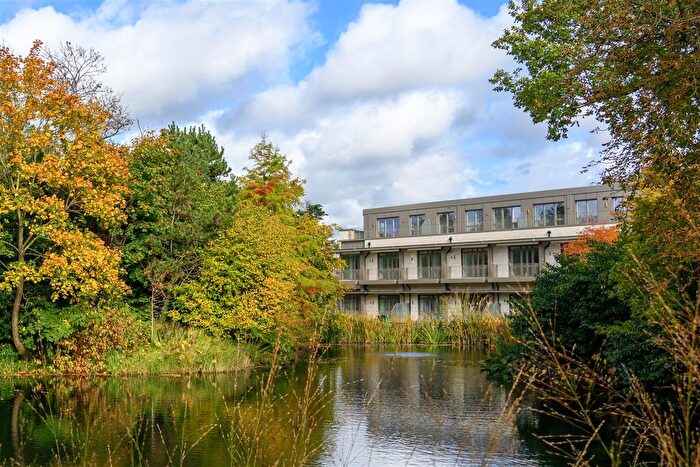 3 Bedroom Flat For Sale In Hildenborough, Tonbridge, TN11