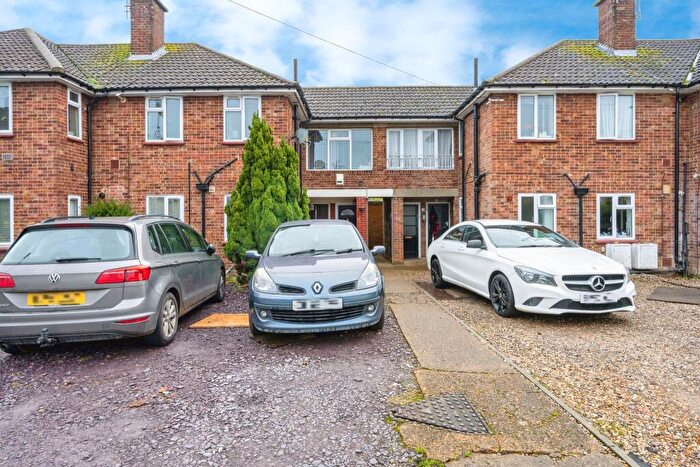 2 Bedroom House For Sale In Beech Grove, Leighton Buzzard, LU7