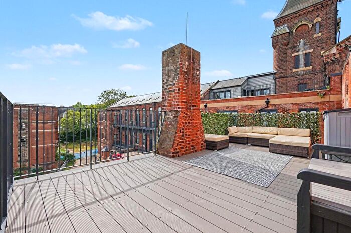 1 Bedroom Flat For Sale In New Road, St. Bartholomews Place New Road, ME1