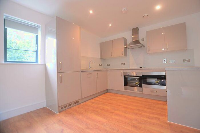 2 Bedroom Apartment To Rent In Giffard Apartments, GU11