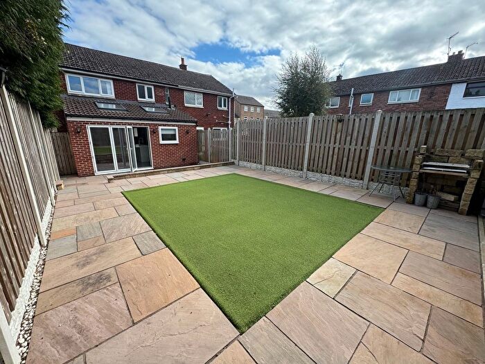 3 Bedroom Town House For Sale In Littlelands, Cottingley, Bingley, BD16