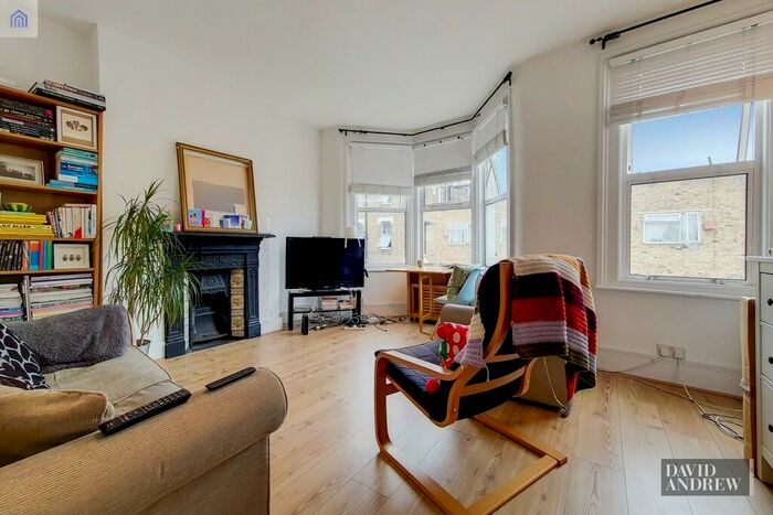 3 Bedroom Apartment To Rent In Falkland Road, N8