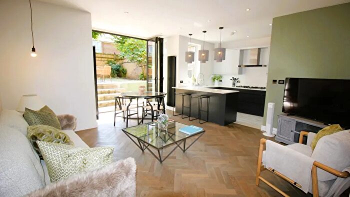 1 Bedroom Flat For Sale In Priory Road, West Hampstead, London, NW6