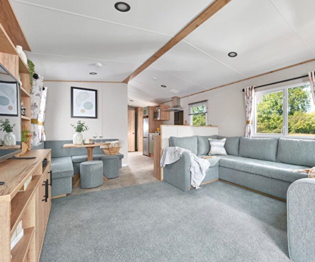 2 Bedroom Park Home For Sale In Hoburne Bashley Holiday Park, BH25