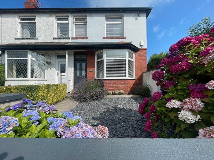 2 Bedroom Town House For Sale In Alexandra Road, Pudsey, LS28