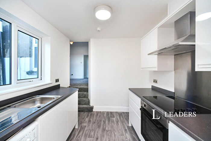 1 Bedroom Flat To Rent In Queens Park Road, First Floor Flat, Brighton, BN2