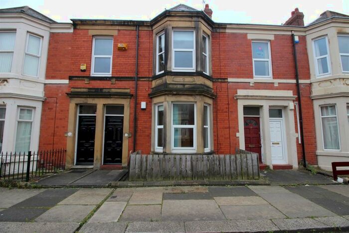 3 Bedroom Flat To Rent In Hazelwood Avenue, Jesmond, Newcastle Upon Tyne, NE2