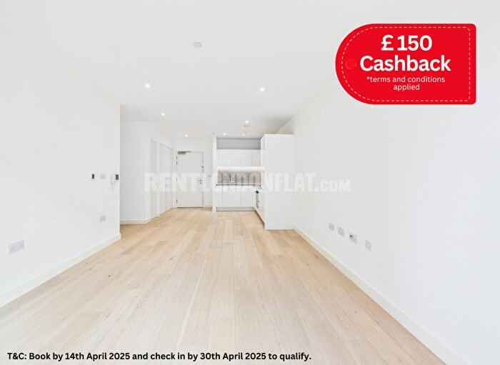 2 Bedroom Flat To Rent In Royal Crest Avenue, Silvertown, – Bedrooms Flat, E16