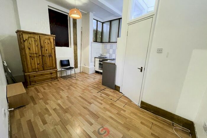 1 Bedroom Flat To Rent In Caledonian Road, Islington, London, N1