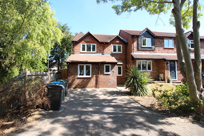 4 Bedroom End Of Terrace House To Rent In Percy Gardens, Worcester Park, KT4