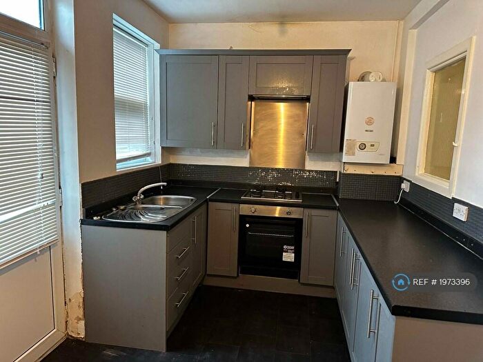 2 Bedroom Flat To Rent In Winton Avenue, Westcliff On Sea, SS0