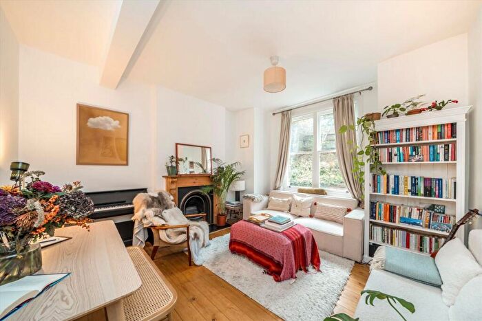 2 Bedroom Flat For Sale In Underhill Road, East Dulwich, SE22