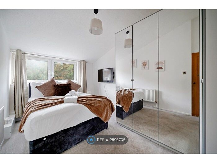 4 Bedroom Semi Detached House To Rent In Brixton, Brixton, SW9