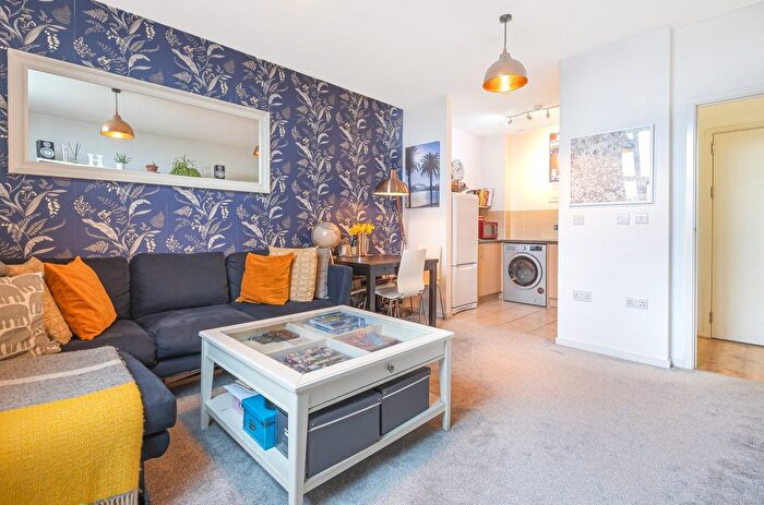 1 Bedroom Flat To Rent In Bromyard Avenue, London, W3