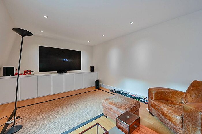 2 Bedroom Flat For Sale In Watchfield Court, Chiswick, London, W4