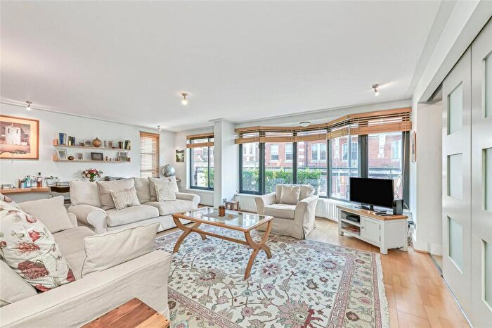 2 Bedroom Apartment For Sale In Drayton Gardens, Chelsea, London, SW10