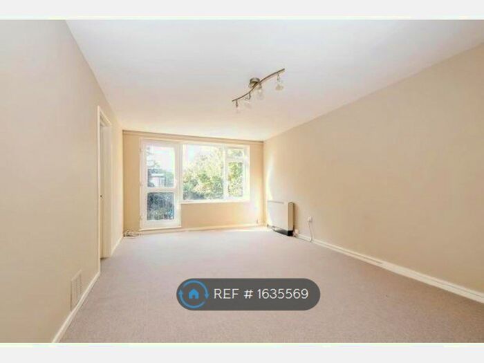 2 Bedroom Flat To Rent In Eccleshill, Bromley, BR2