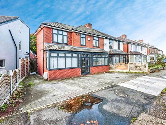 4 Bedroom Semi-Detached House For Sale In Clements Road, Birmingham, B25