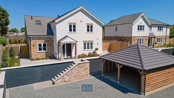 5 Bedroom Detached House For Sale In Mott Street, Sewardstonebury, E4