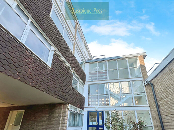 2 Bedroom Apartment To Rent In Woking, GU22