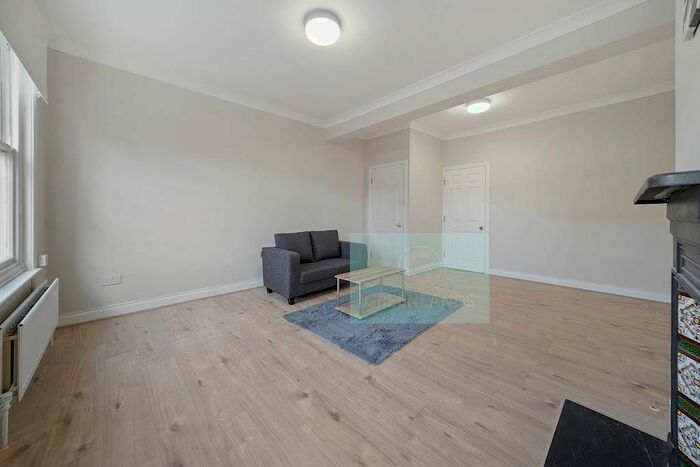 2 Bedroom Flat To Rent In Bethnal Green Road, Bethnal Green, E2