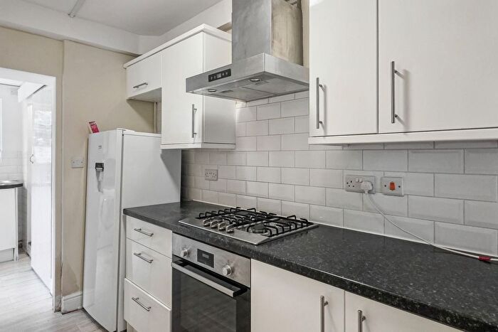 1 Bedroom Flat For Sale In Greenside Road, London, W12
