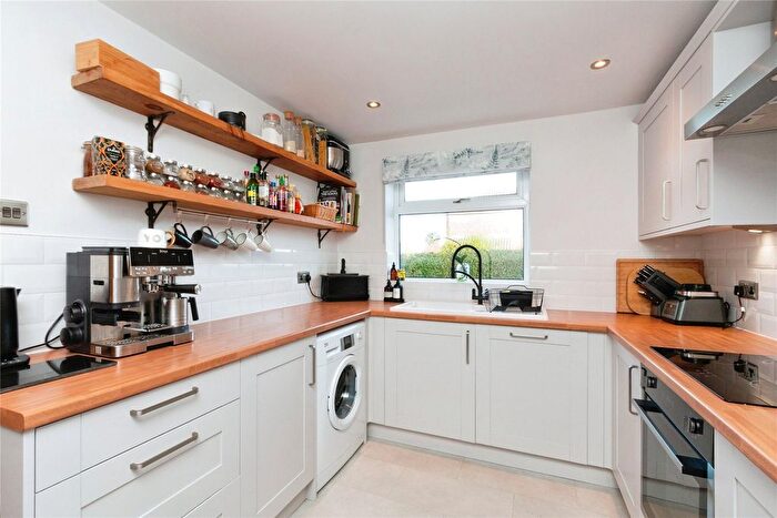 3 Bedroom End Of Terrace House For Sale In Gravelly Close, Tadley, Hampshire, RG26