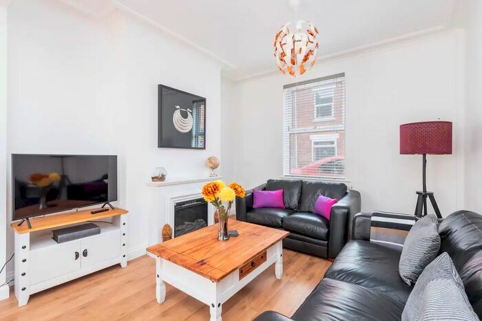 2 Bedroom Flat To Rent In Salisbury Terrace, York, YO26