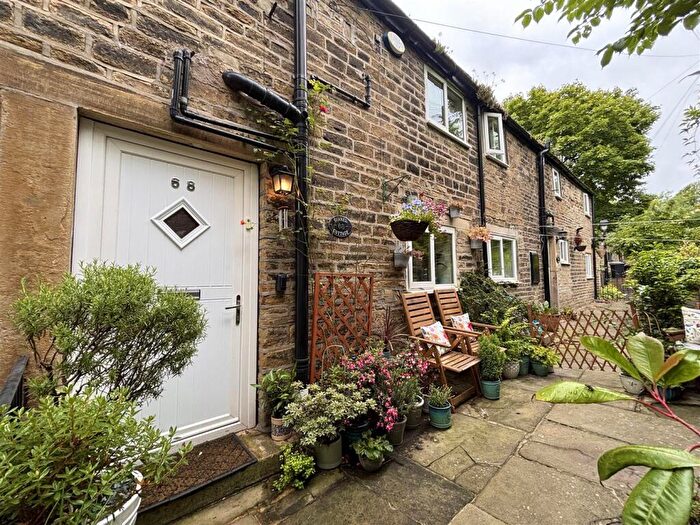 2 Bedroom Cottage To Rent In Lower Skircoat Green, Halifax, HX3
