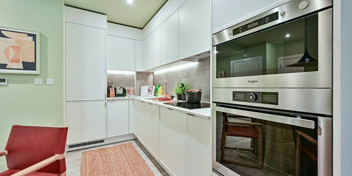 2 Bedroom Flat To Rent In Montfichet Road, Stratford, London, E20