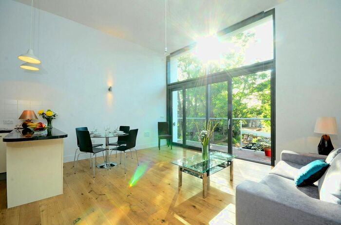 2 Bedroom Flat To Rent In Clarence Lane, Roehampton, London, SW15