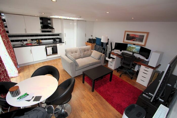 1 Bedroom Maisonette To Rent In Camellia Lane, Surbiton, KT5