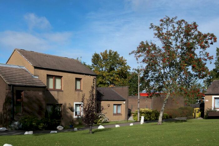 2 Bedroom Flat To Rent In Stuart Square, Craigmount View, East Craigs, Edinburgh, EH12