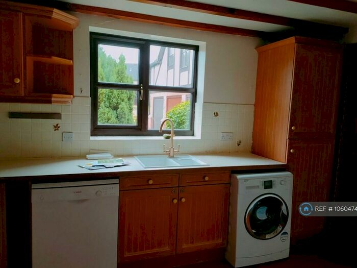 3 Bedroom Semi-Detached House To Rent In Wythall, Hollywood, Birmingham, B47